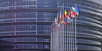 GESAMT-ROUNDUP/Feuerpause im Zollstreit: EU- und US-Abgaben vorerst auf Eis